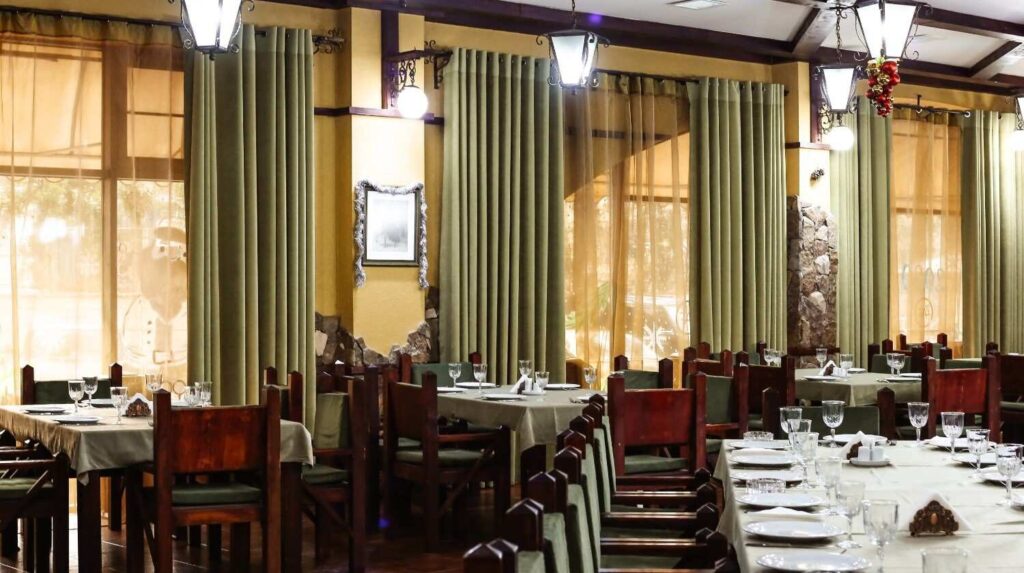 restaurant-design-green-builders-and-interiors